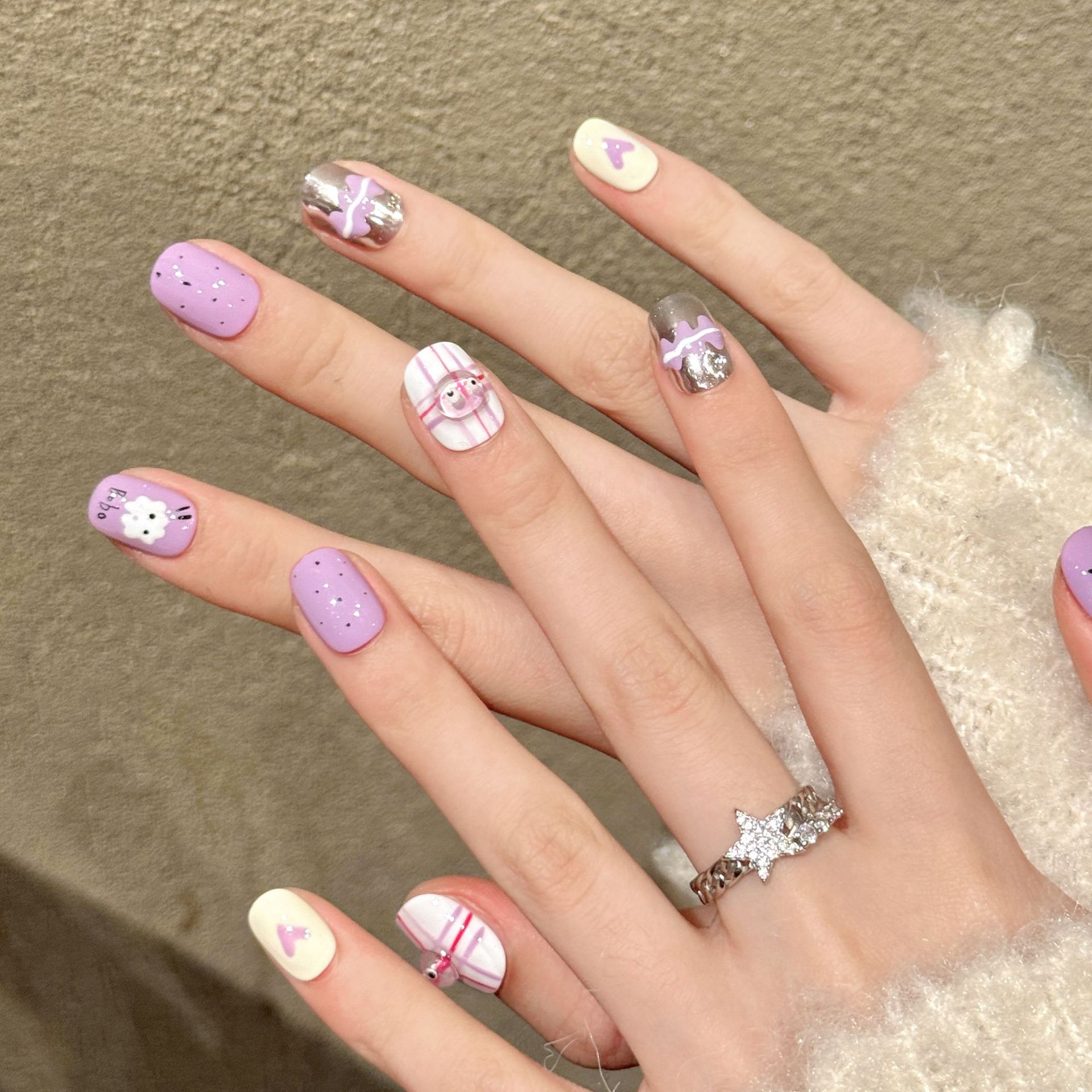 10個入り手作りプレスショートラウンドネイルアート、紫色の面 - Resin Art Purple のレビューと価格