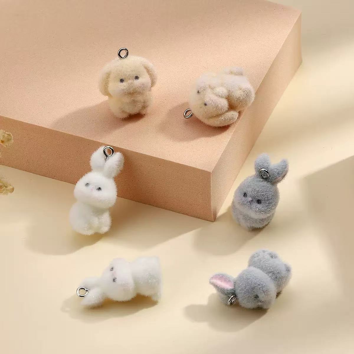 10個入り フロッキング加工 小さなウサギ レジンチャーム  - Resin Art Notes のレビューと価格