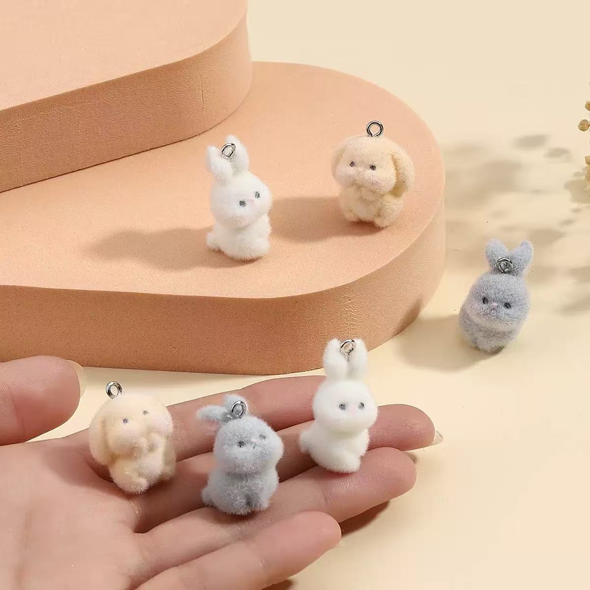 10個入り フロッキング加工 小さなウサギ レジンチャーム  - Resin Art Notes のレビューと価格